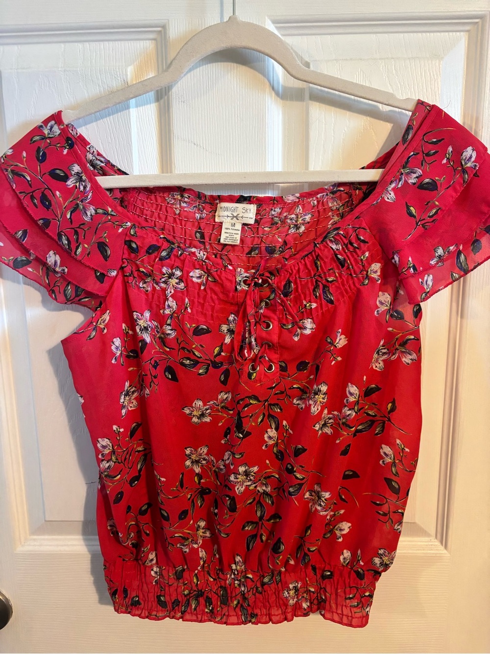 😍Midnight Sky Red Floral Smocked Blouse